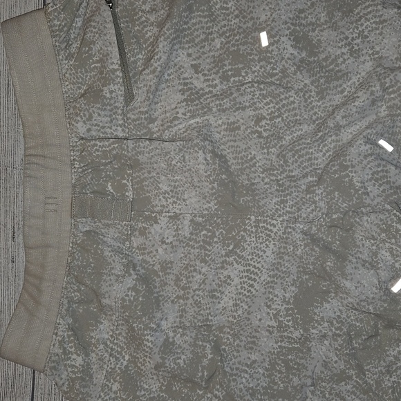 Lululemon Men's License to Train Linerless Shorts White/Cream Camo Size S - Picture 7 of 8